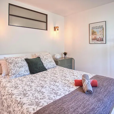 Esprit Bd & Confort A - Comme A La Maison アパート アングレーム